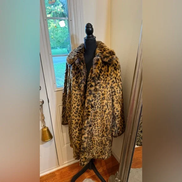 JCREW LEOPARD PRINT FAUX FUR COAT ♥︎
• 90’S VIBES • GRUNGE • VINTAGE • - Picture 6 of 10